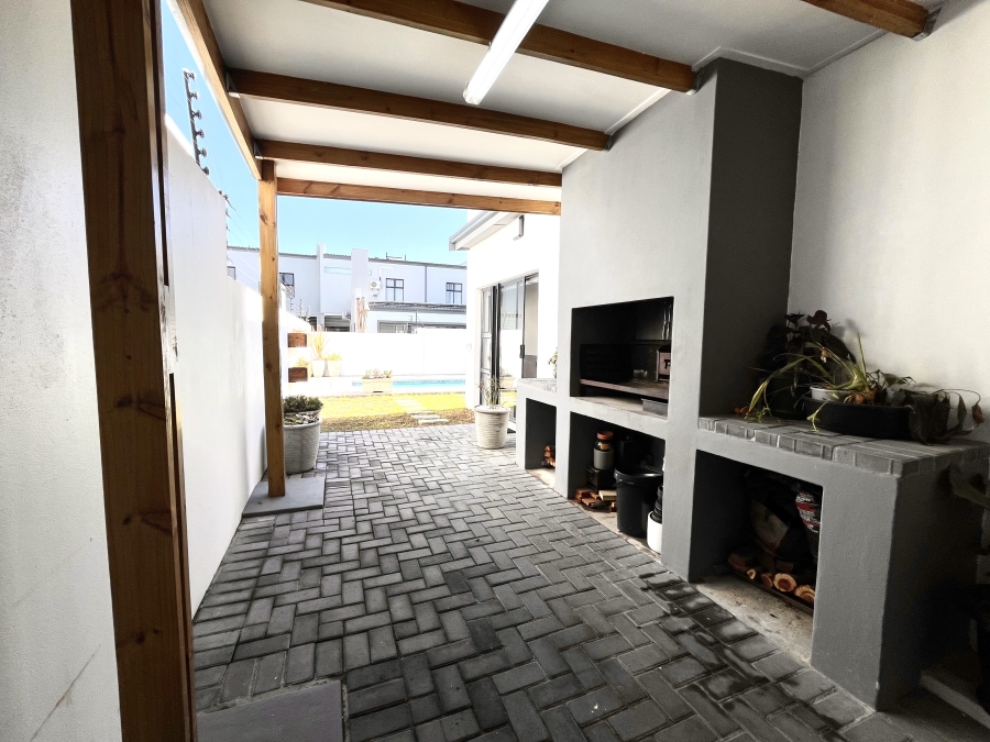 3 Bedroom Property for Sale in Sandown Western Cape